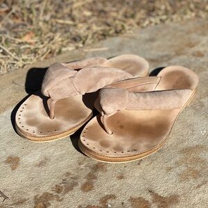 Freda Salvador Cecil slip on sandals flip flop thong style soft cushioned tops 6